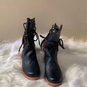 Ahongm size 35 boots NWOB tied on side